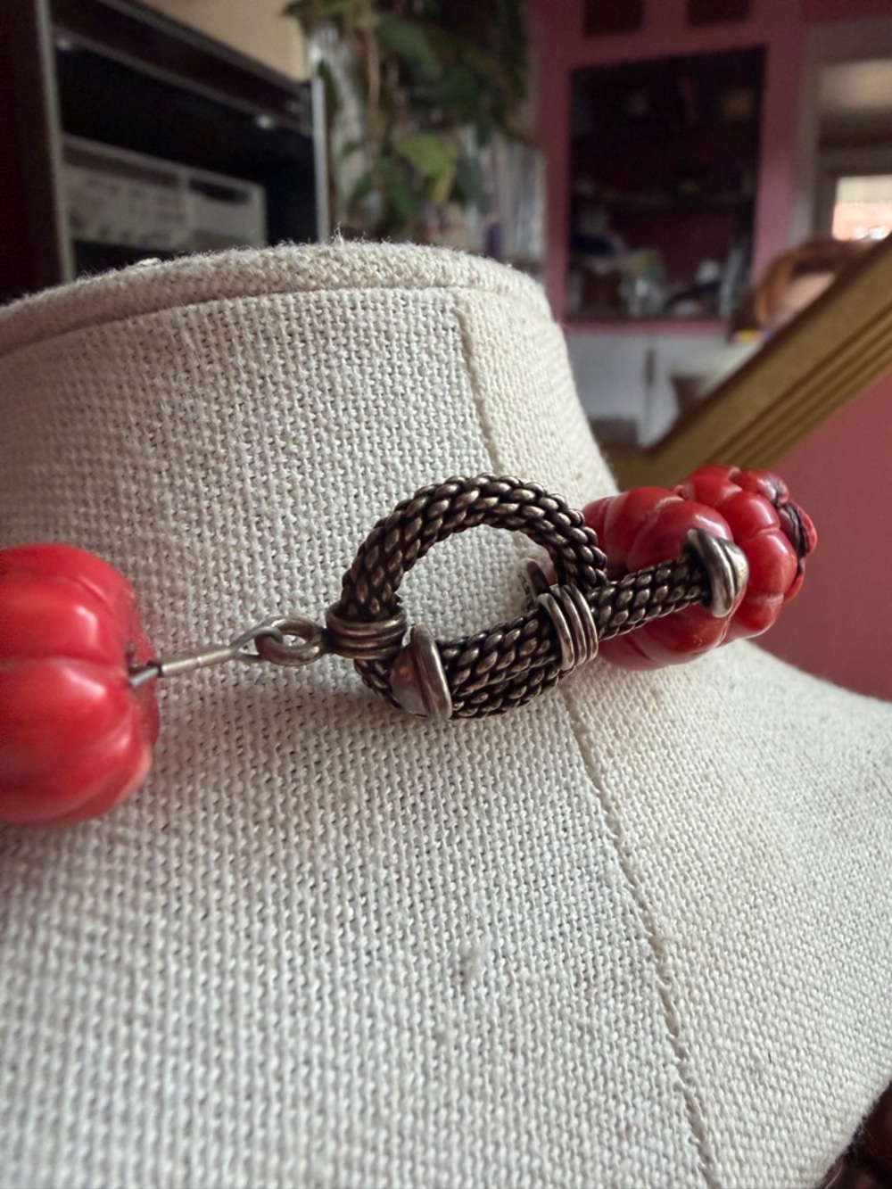 Stunning Vintage Vivid Red Italian Coral Carved Gourd Beaded Necklace - Picture 6 of 7